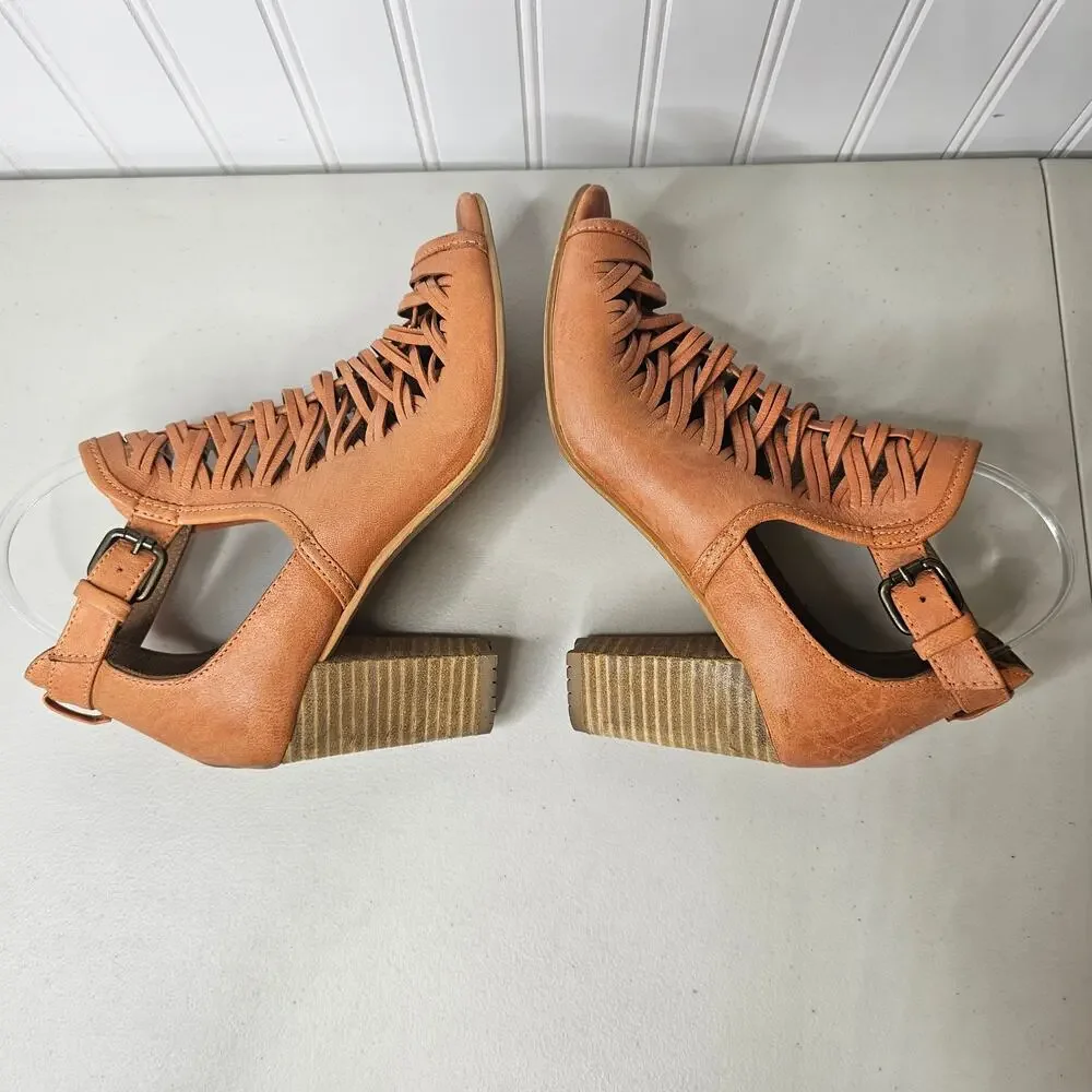 Charles by Charles David Women's Strappy Chunky Leather Sandals Size 8.5 Boho